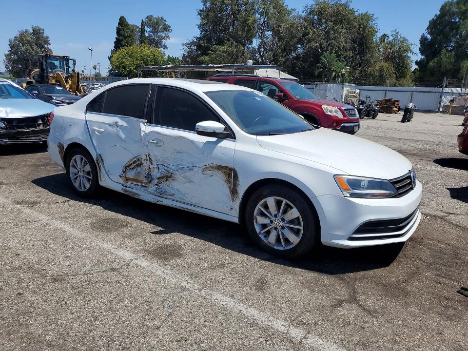 61879526 :رقم المزاد ، 3VWD17AJXFM310268 vin ، 2015 Volkswagen Jetta مزاد بيع