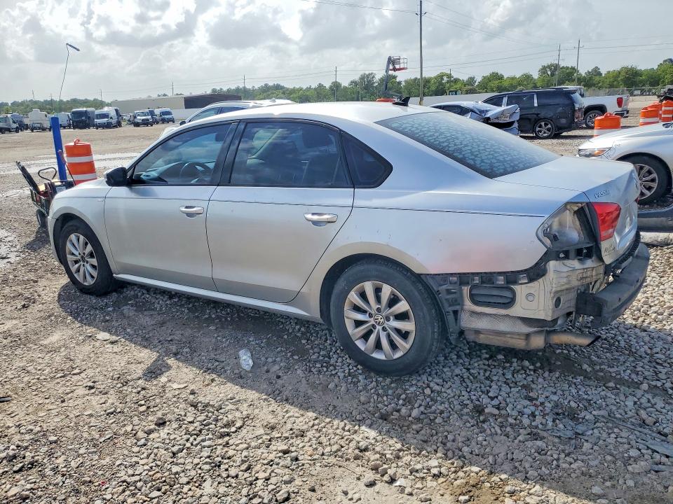 60672096 :رقم المزاد ، 1VWAT7A37FC056700 vin ، 2015 Volkswagen Passat مزاد بيع