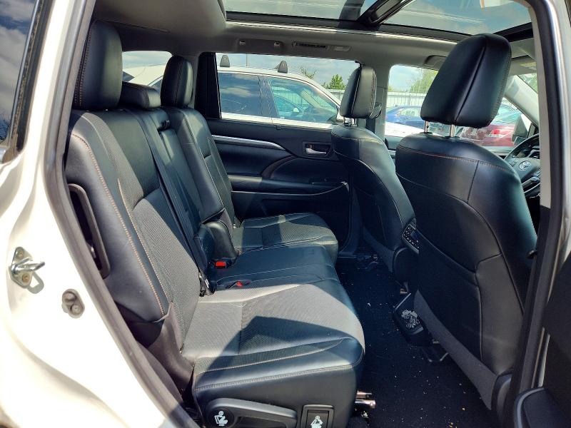 Продаж на аукціоні авто 2018 Toyota Highlander, vin: 5TDDZRFH8JS854497, номер лоту: 62285456