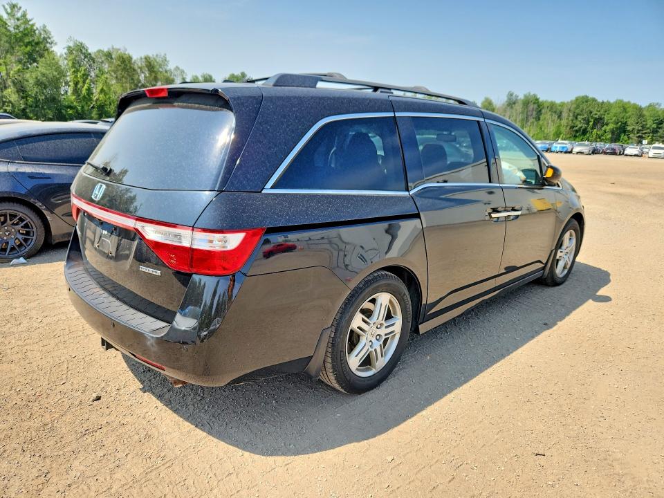 61127606 :رقم المزاد ، 5FNRL5H9XDB503413 vin ، 2013 Honda Odyssey مزاد بيع