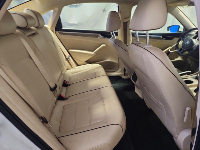 61721296 :رقم المزاد ، 1VWBT7A30HC031225 vin ، 2017 Volkswagen Passat مزاد بيع