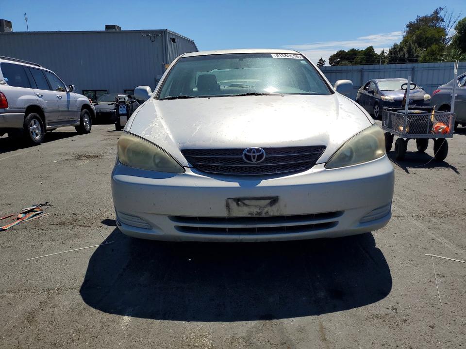 61058516 :رقم المزاد ، 4T1BF32K82U541151 vin ، 2002 Toyota Camry مزاد بيع