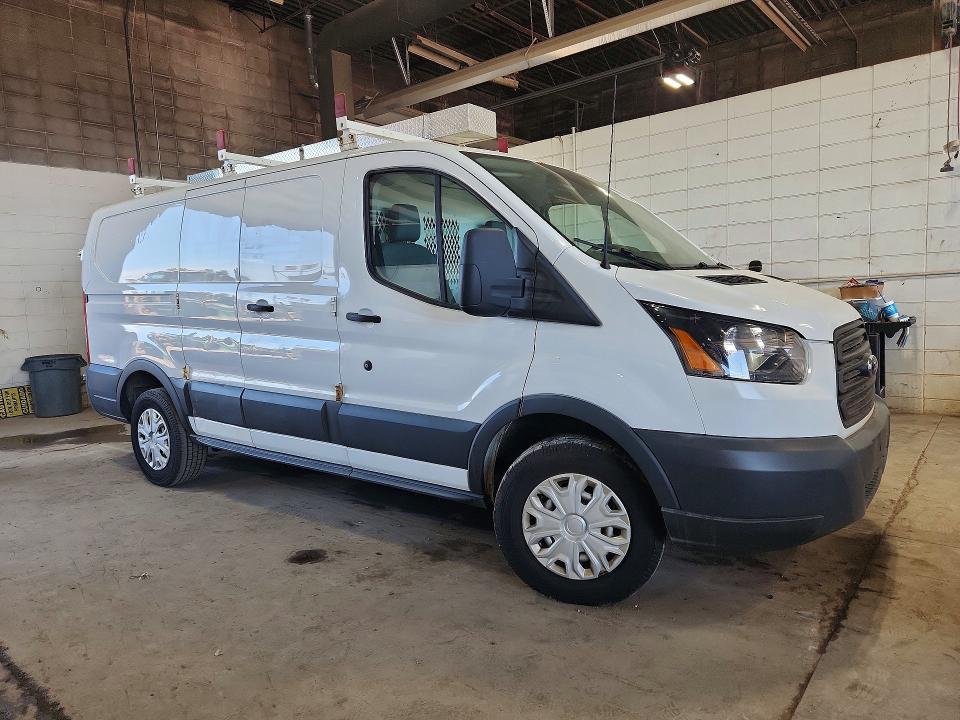 61139186 :رقم المزاد ، 1FTYR1ZG2JKA31738 vin ، 2018 Ford Transit مزاد بيع
