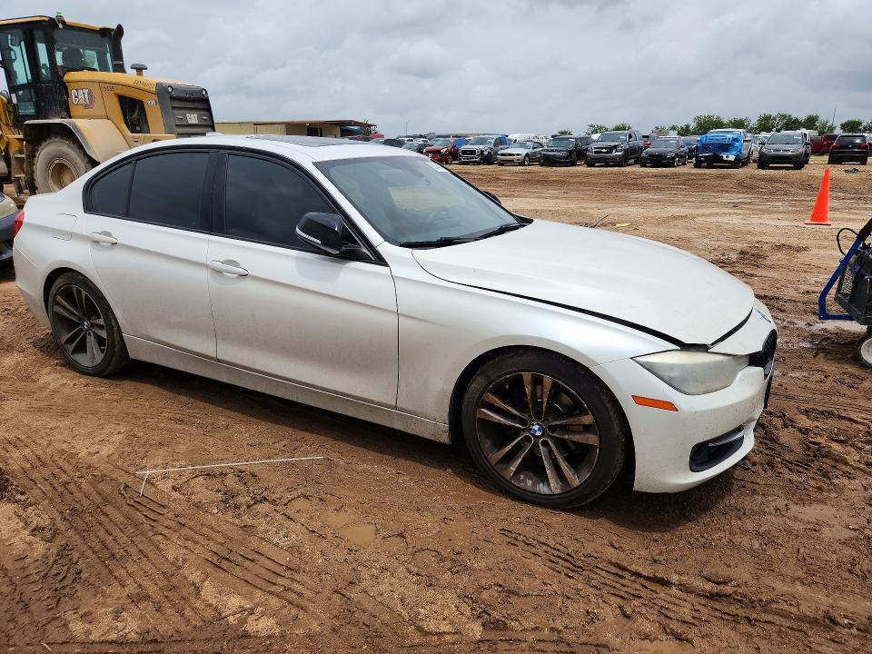 61445216 :رقم المزاد ، WBA3A5C52DF351944 vin ، 2013 Bmw 328 مزاد بيع