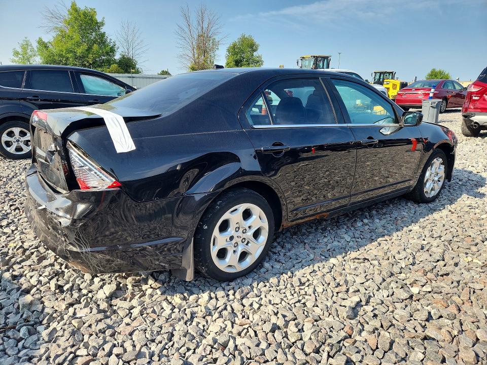 63219826 :رقم المزاد ، 3FAHP0HAXBR218581 vin ، 2011 Ford Fusion مزاد بيع