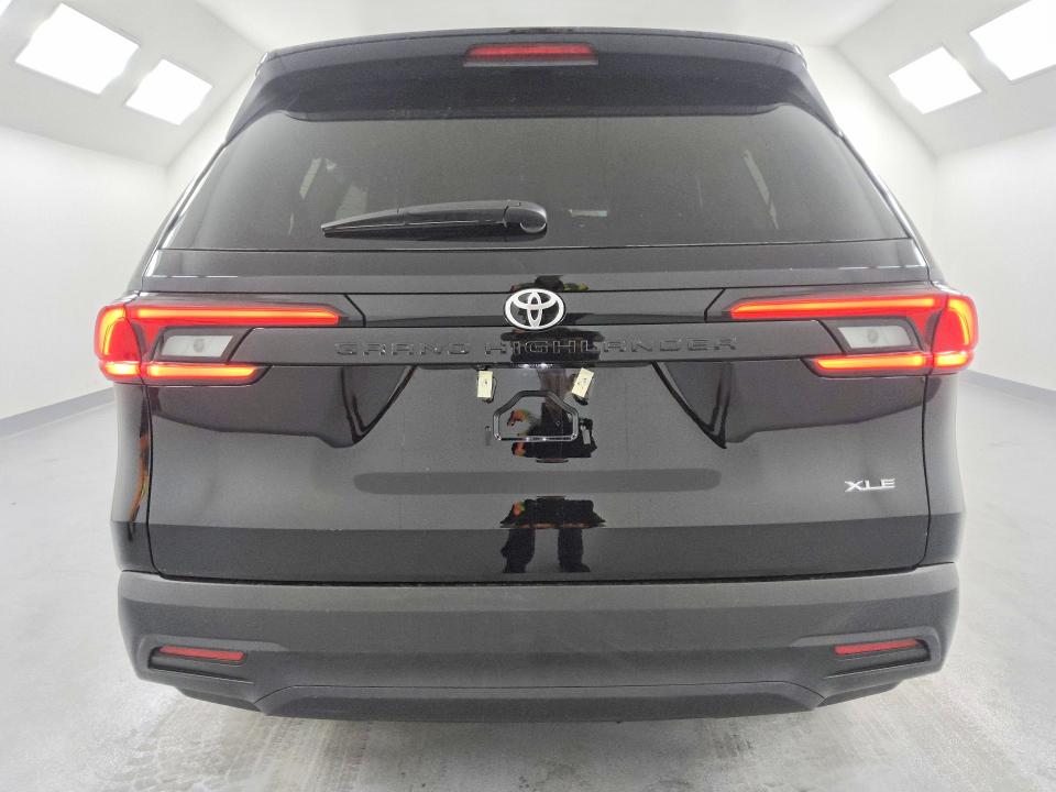 60185526 :رقم المزاد ، 5TDAAAA57TS040871 vin ، 2026 Toyota Grand Highlander مزاد بيع
