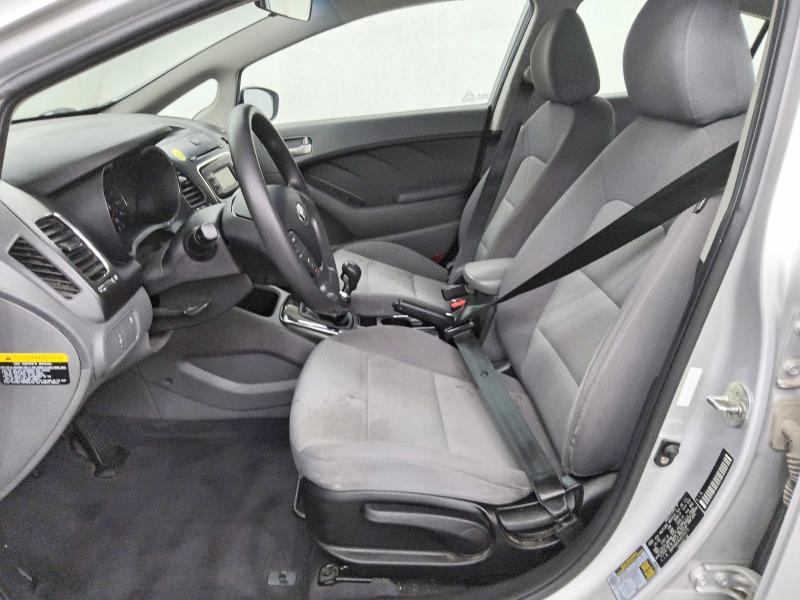 61411386 :رقم المزاد ، 3KPFK4A76JE235275 vin ، 2018 Kia Forte مزاد بيع
