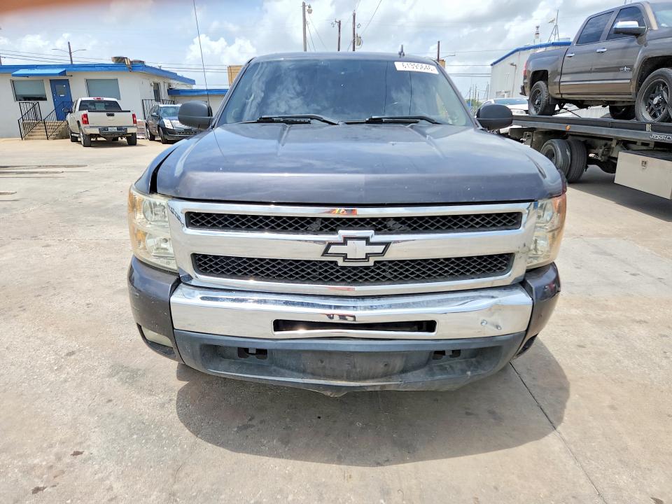 61395646 :رقم المزاد ، 3GCPCSE02BG147333 vin ، 2011 Chevrolet Silverado مزاد بيع