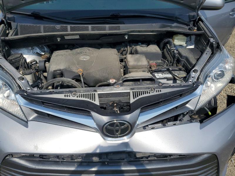 59707316 :رقم المزاد ، 5TDYZ3DC2JS910813 vin ، 2018 Toyota Sienna مزاد بيع