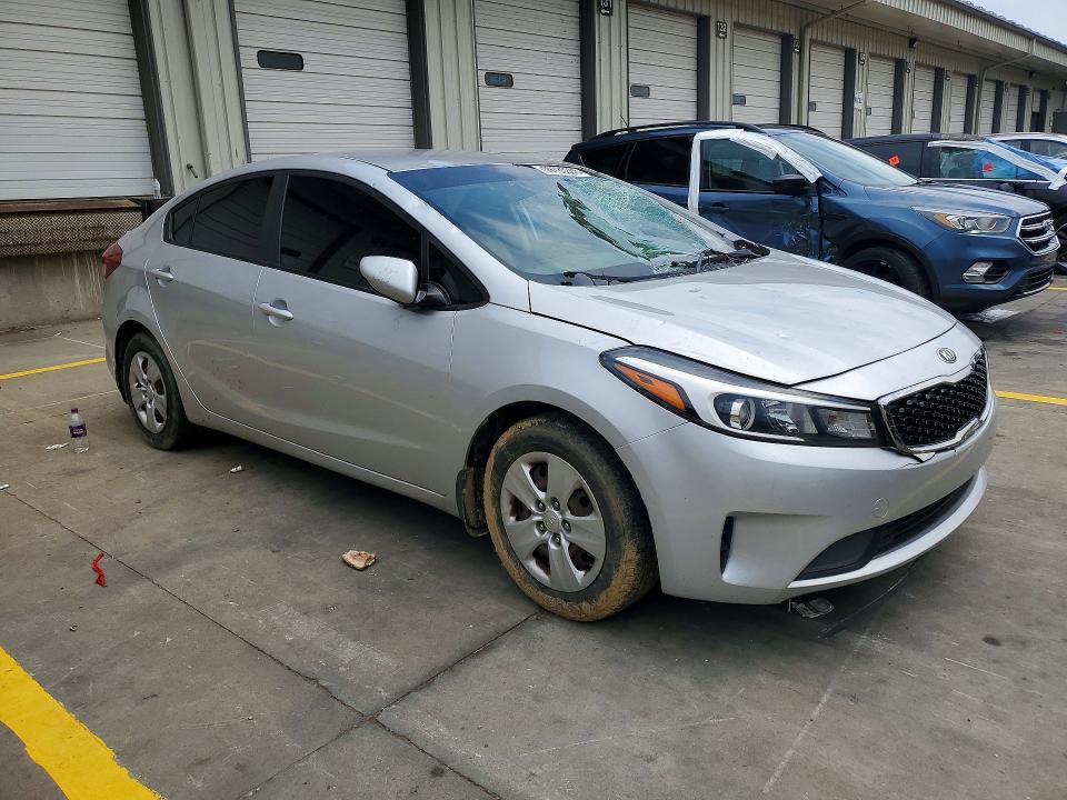 2017 Kia Forte მანქანა იყიდება აუქციონზე, vin: 3KPFL4A7XHE095237, აუქციონის ნომერი: 59785306