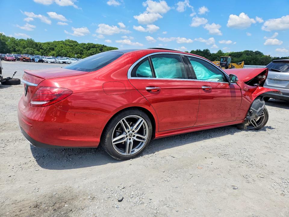 63285816 :رقم المزاد ، WDDZF4JB2JA302615 vin ، 2018 Mercedes-benz E مزاد بيع