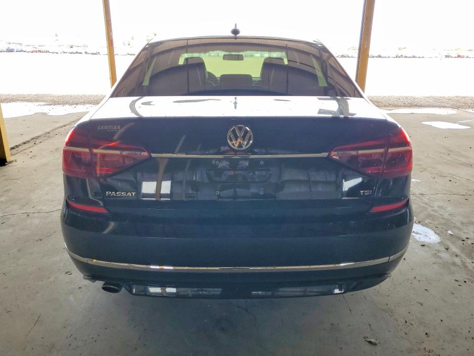 61923816 :رقم المزاد ، 1VWDT7A39HC065138 vin ، 2017 Volkswagen Passat مزاد بيع