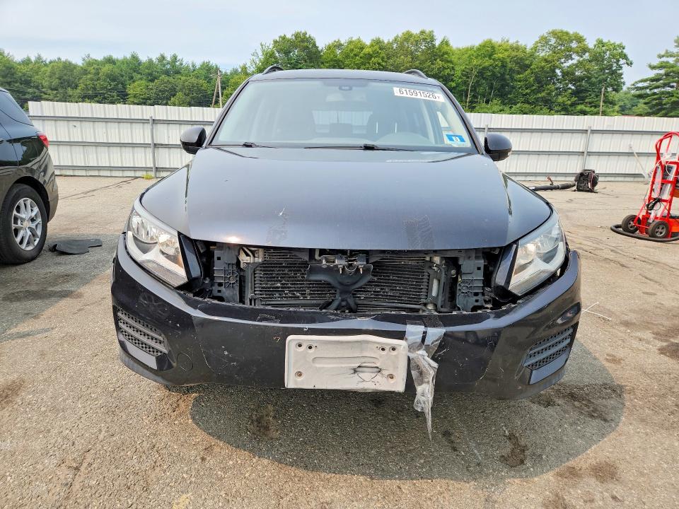 61591526 :رقم المزاد ، WVGAV7AXXHK023534 vin ، 2017 Volkswagen Tiguan مزاد بيع