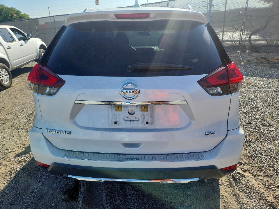 61072756 :رقم المزاد ، KNMAT2MT6JP600008 vin ، 2018 Nissan Rogue مزاد بيع