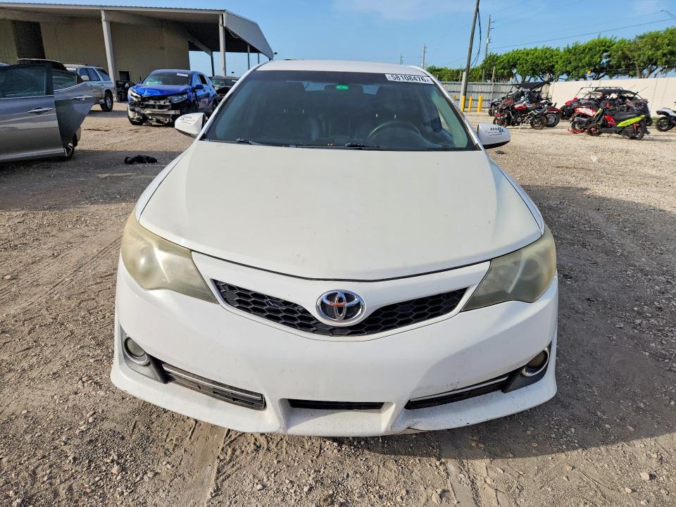 58108476 :رقم المزاد ، 4T1BF1FK4EU375441 vin ، 2014 Toyota Camry مزاد بيع