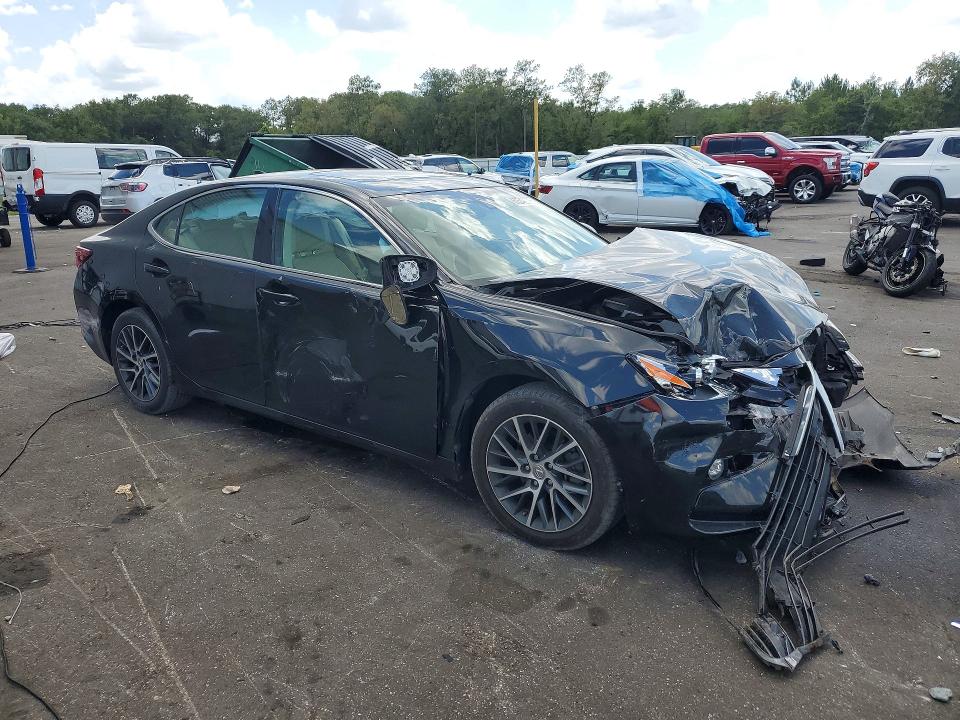 60549076 :رقم المزاد ، 58ABK1GG2JU095977 vin ، 2018 Lexus Es مزاد بيع