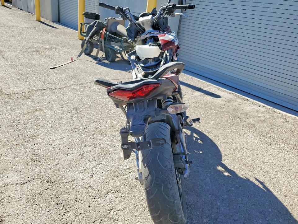 62643756 :رقم المزاد ، JKALEEC14BDA02679 vin ، 2010 Kawasaki Le650 مزاد بيع
