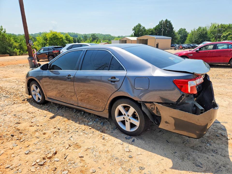 61686526 :رقم المزاد ، 4T1BF1FK0EU332781 vin ، 2014 Toyota Camry مزاد بيع