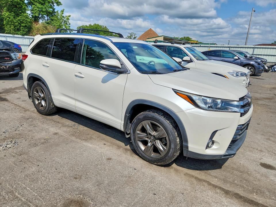 Продаж на аукціоні авто 2018 Toyota Highlander, vin: 5TDDZRFH8JS854497, номер лоту: 62285456