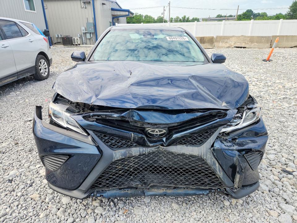 60497226 :رقم المزاد ، 4T1B11HK8KU748956 vin ، 2019 Toyota Camry مزاد بيع