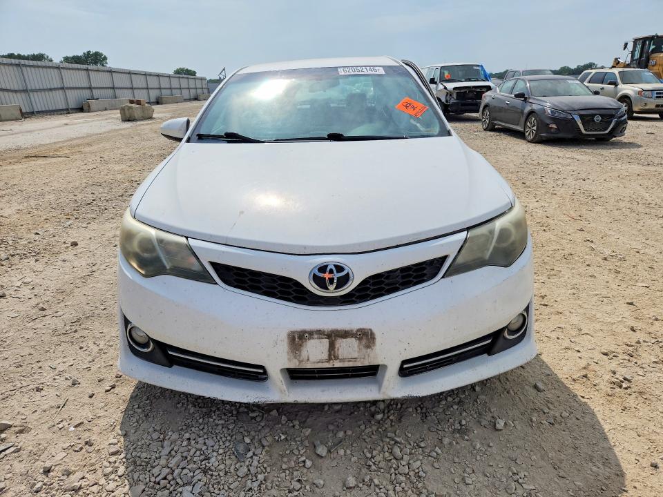 62052146 :رقم المزاد ، 4T1BF1FK4CU538585 vin ، 2012 Toyt Camry مزاد بيع