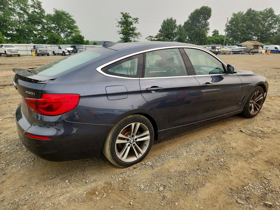 61389656 :رقم المزاد ، WBA8Z9C33HG827249 vin ، 2017 Bmw 330 مزاد بيع