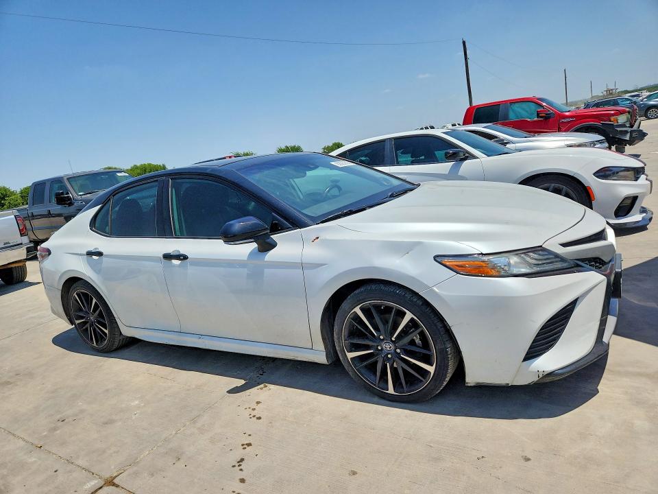 62025656 :رقم المزاد ، 4T1B61HK1KU280764 vin ، 2019 Toyota Camry مزاد بيع