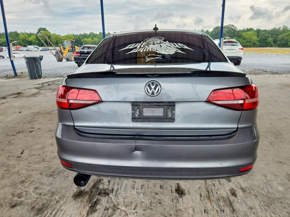 62523656 :رقم المزاد ، 3VWDB7AJ7HM395781 vin ، 2017 Volkswagen Jetta مزاد بيع