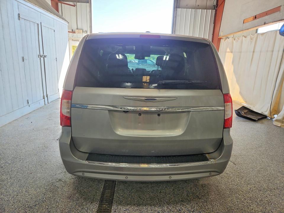 61615006 :رقم المزاد ، 2C4RC1CG2FR646295 vin ، 2015 Chrysler Town & Country مزاد بيع