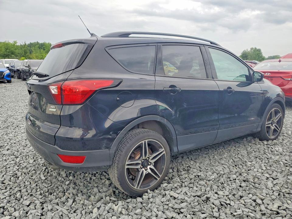 59361096 :رقم المزاد ، 1FMCU0HD7KUA03252 vin ، 2019 Ford Escape مزاد بيع