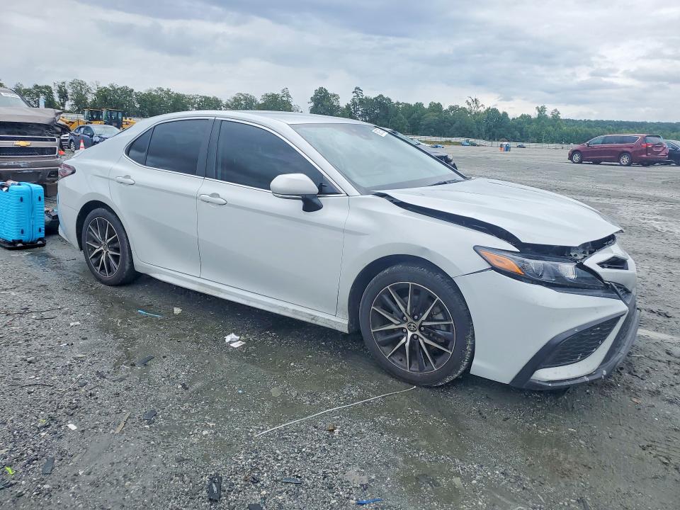 60973536 :رقم المزاد ، 4T1T11AKXRU189628 vin ، 2024 Toyota Camry مزاد بيع