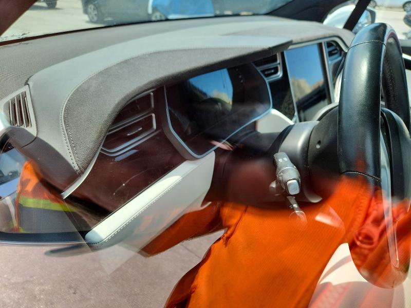 60067056 :رقم المزاد ، 5YJXCBE24GF012790 vin ، 2016 Tesla Model X مزاد بيع