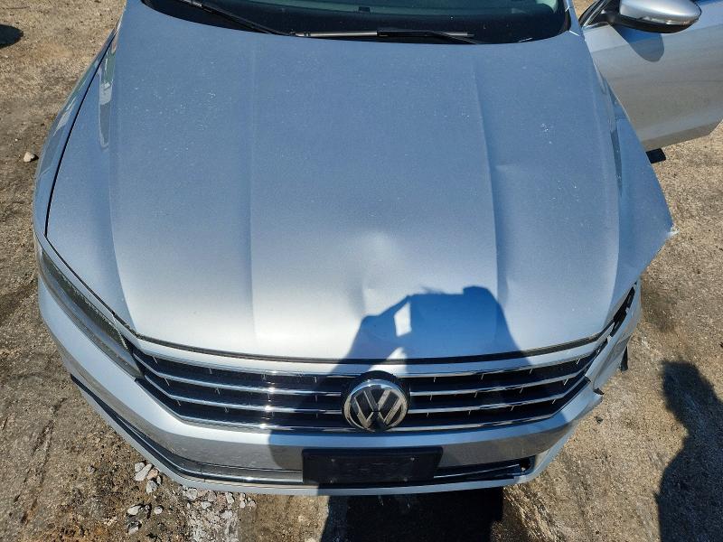 62112946 :رقم المزاد ، 1VWBA7A34JC008204 vin ، 2018 Volkswagen Passat مزاد بيع