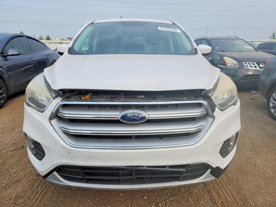 61039406 :رقم المزاد ، 1FMCU9GD8HUE10186 vin ، 2017 Ford Escape مزاد بيع