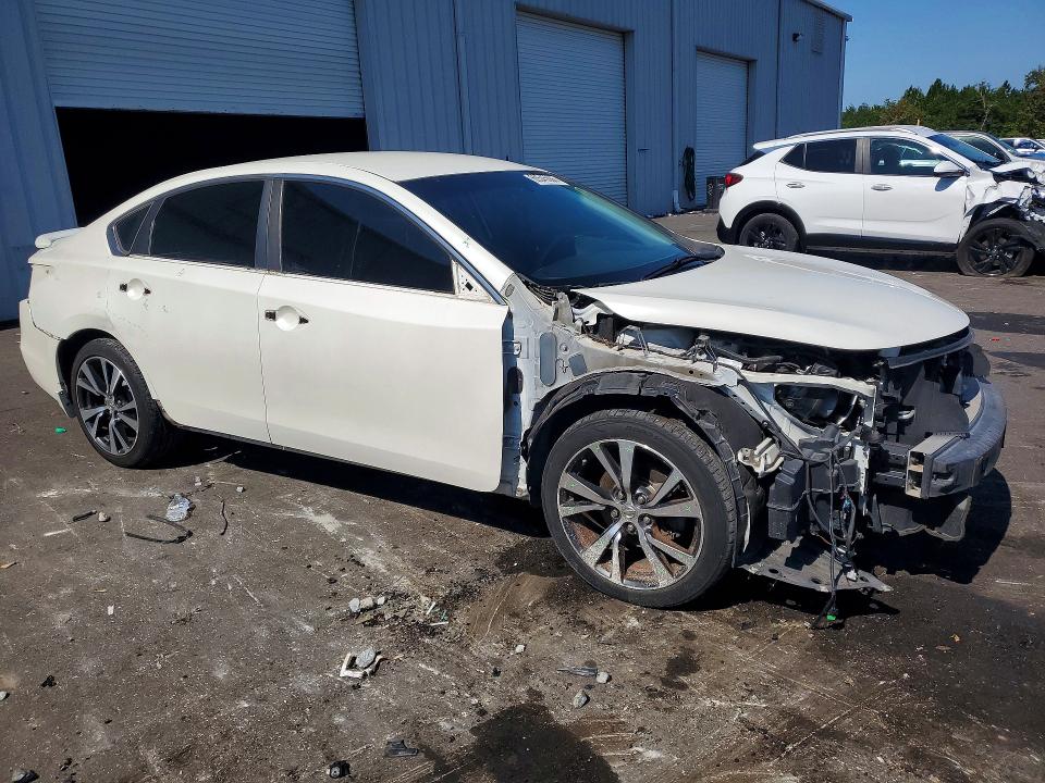 60545666 :رقم المزاد ، 1N4AL3AP1FC588612 vin ، 2015 Nissan Altima مزاد بيع