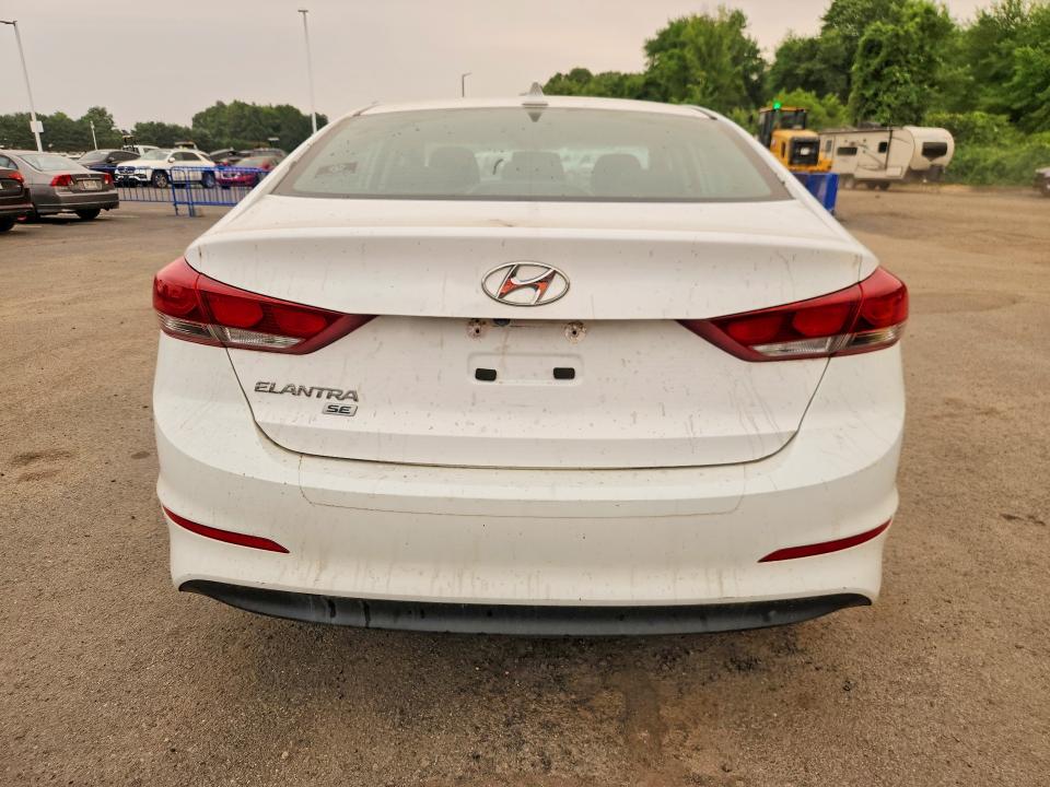 Продажа на аукционе авто 2018 Hyundai Elantra Se, vin: 5NPD74LF1JH390695, номер лота: 61469376