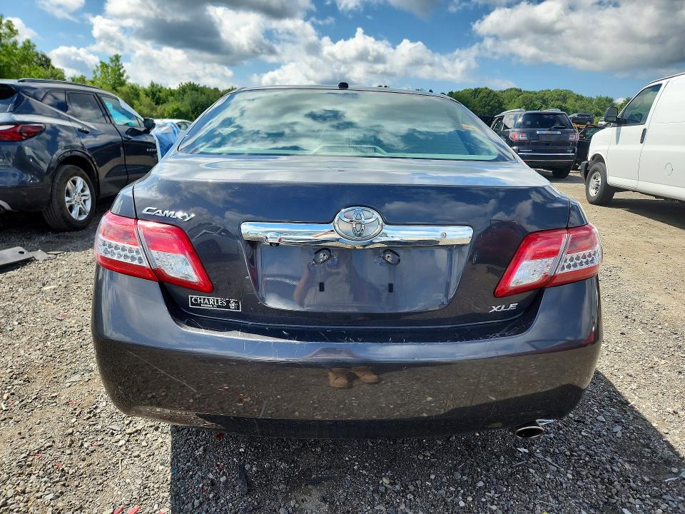 62394406 :رقم المزاد ، 4T1BF3EK4BU137095 vin ، 2011 Toyota Camry مزاد بيع