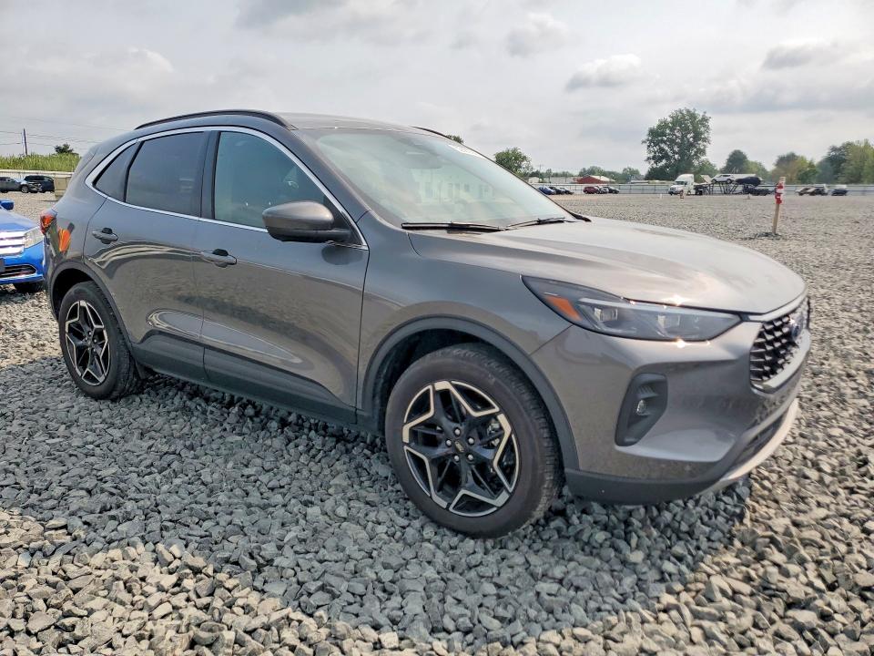 62689266 :رقم المزاد ، 1FMCU9JZ4SUB63194 vin ، 2025 Ford Escape مزاد بيع