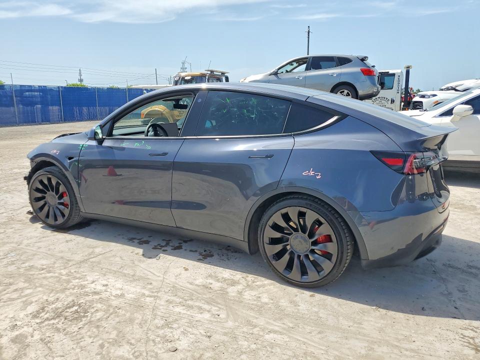61085726 :رقم المزاد ، 7SAYGDEF2NF358005 vin ، 2022 Tesla Model Y مزاد بيع