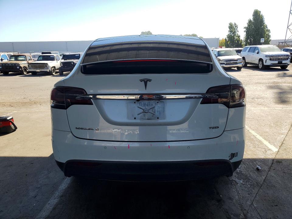 2018 Tesla Model X მანქანა იყიდება აუქციონზე, vin: 5YJXCAE21JF106367, აუქციონის ნომერი: 59001636