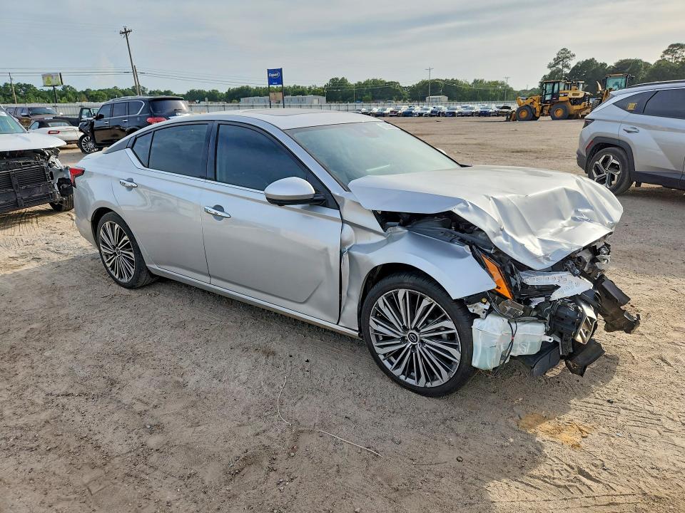 60806806 :رقم المزاد ، 1N4BL4EV6PN413569 vin ، 2023 Nissan Altima مزاد بيع