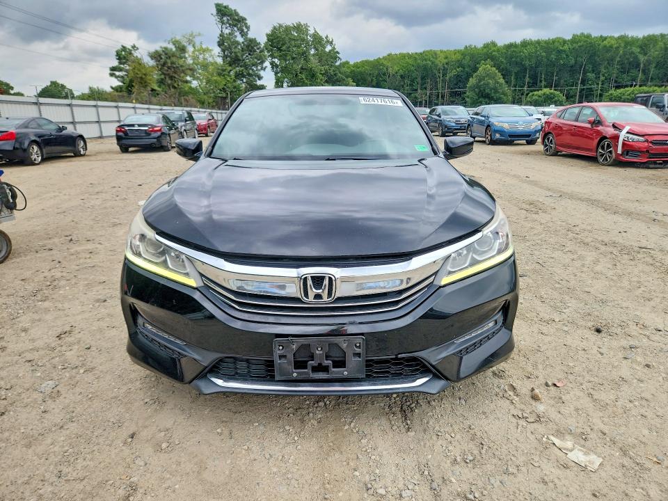Продаж на аукціоні авто 2017 Honda Accord, vin: 1HGCR2F17HA123025, номер лоту: 62417616