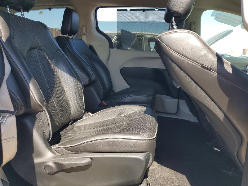 62353116 :رقم المزاد ، 2C4RC1N77JR358617 vin ، 2018 Chrysler Pacifica مزاد بيع