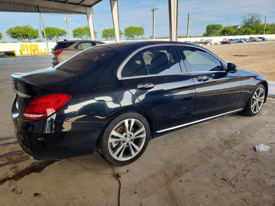 2015 Mercedes-benz C მანქანა იყიდება აუქციონზე, vin: 55SWF4JB4FU069413, აუქციონის ნომერი: 62617346