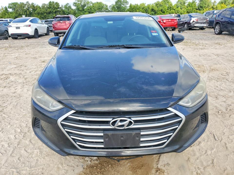 62943456 :رقم المزاد ، 5NPD84LF4HH011759 vin ، 2017 Hyundai Elantra مزاد بيع