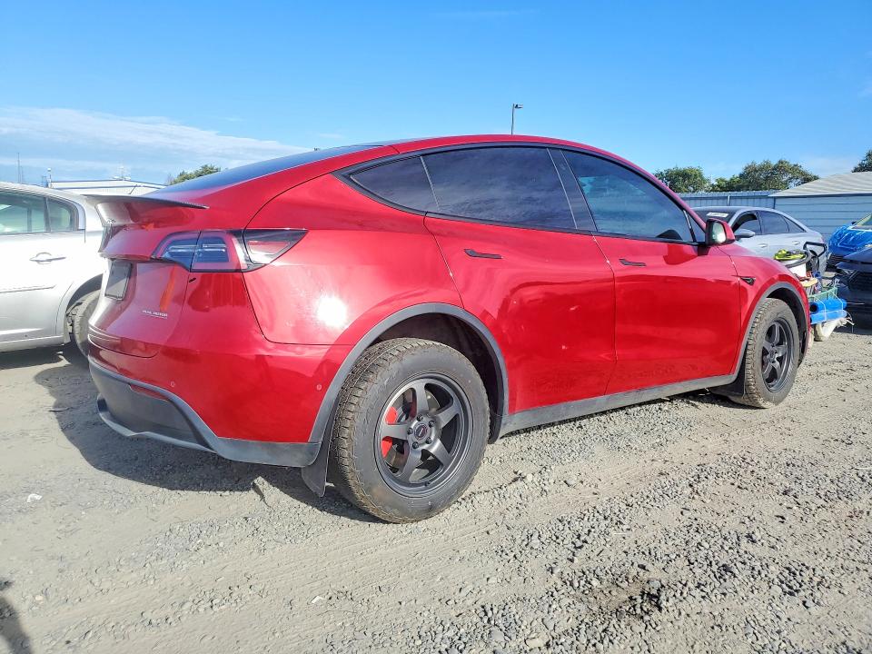 61781496 :رقم المزاد ، 7SAYGDEF4NF336622 vin ، 2022 Tesla Model Y مزاد بيع