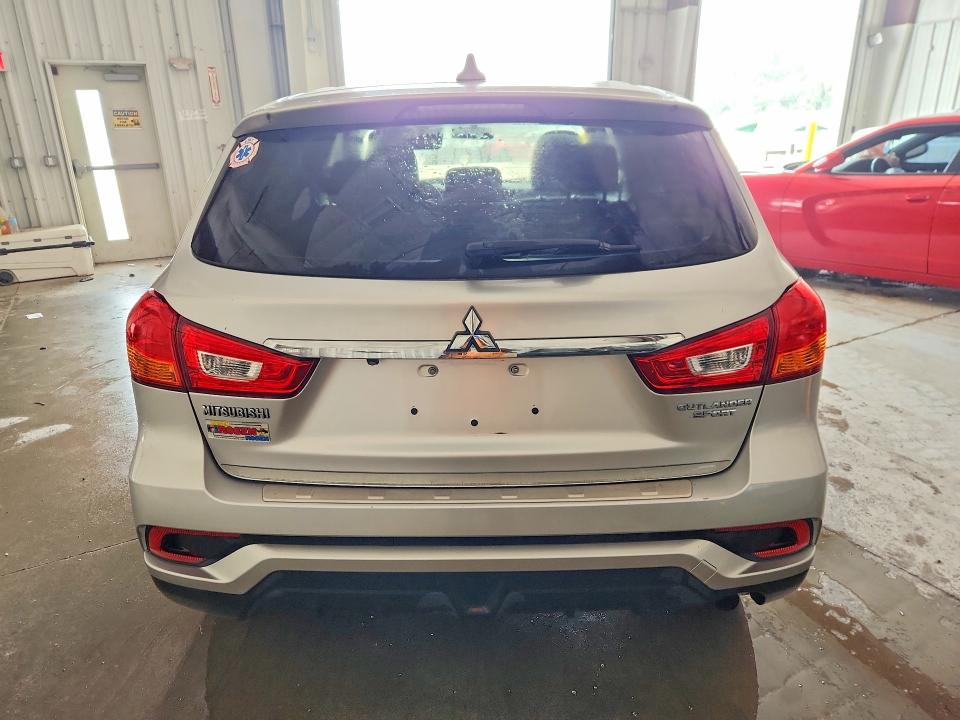 61346716 :رقم المزاد ، JA4AP3AU9JZ013520 vin ، 2018 Mitsubishi Outlander Sport مزاد بيع