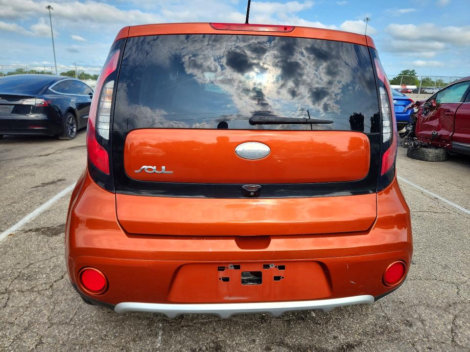 61947196 :رقم المزاد ، KNDJP3A56J7568225 vin ، 2018 Kia Soul مزاد بيع