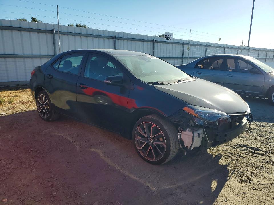 60471276 :رقم المزاد ، 5YFBURHE9HP678670 vin ، 2017 Toyota Corolla مزاد بيع