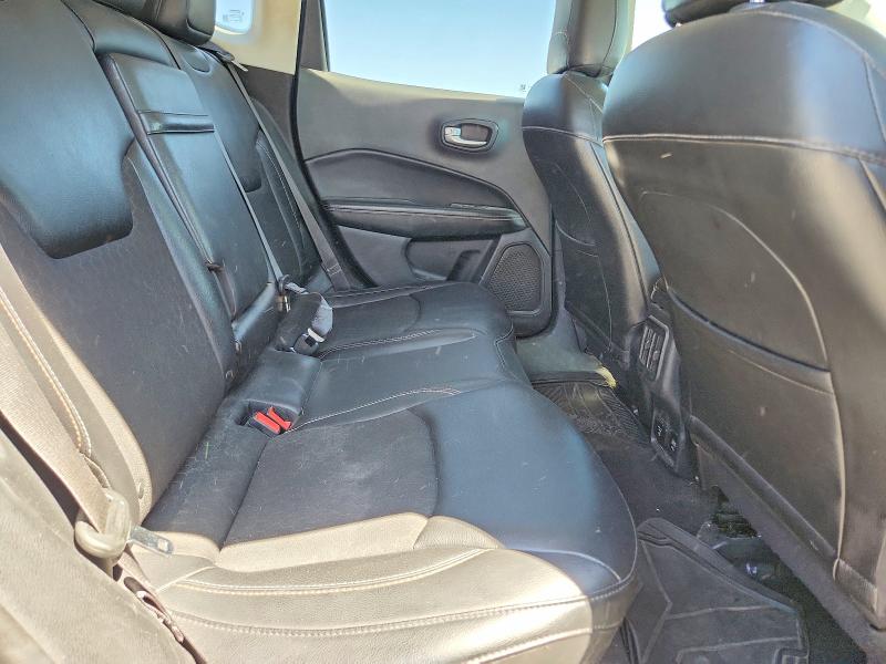 60629846 :رقم المزاد ، 3C4NJDBB7JT114767 vin ، 2018 Jeep Compass مزاد بيع